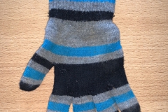 Handschuh grau, blau, schwarz  (Funddatum: 01.02.2020)