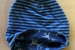 Mütze blau gestreift; innen Flugzeuge (Funddatum: 06.02.2020)